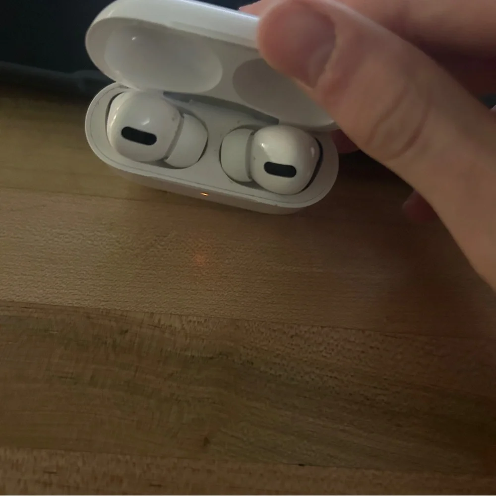 Apple White True Wireless Earbuds with Charging Case